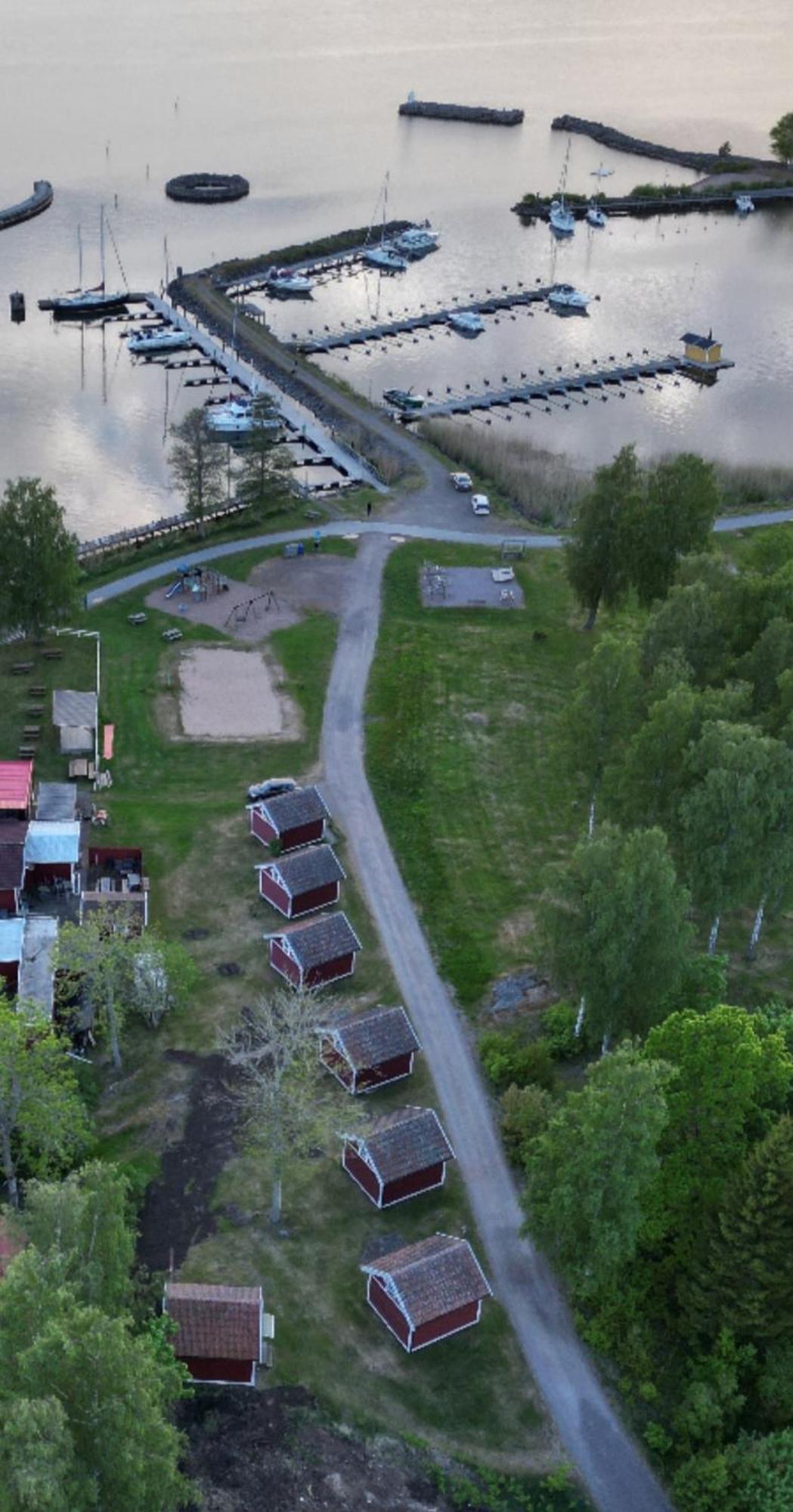 Kanalkrogen Stugor Sjötorp Esterno foto