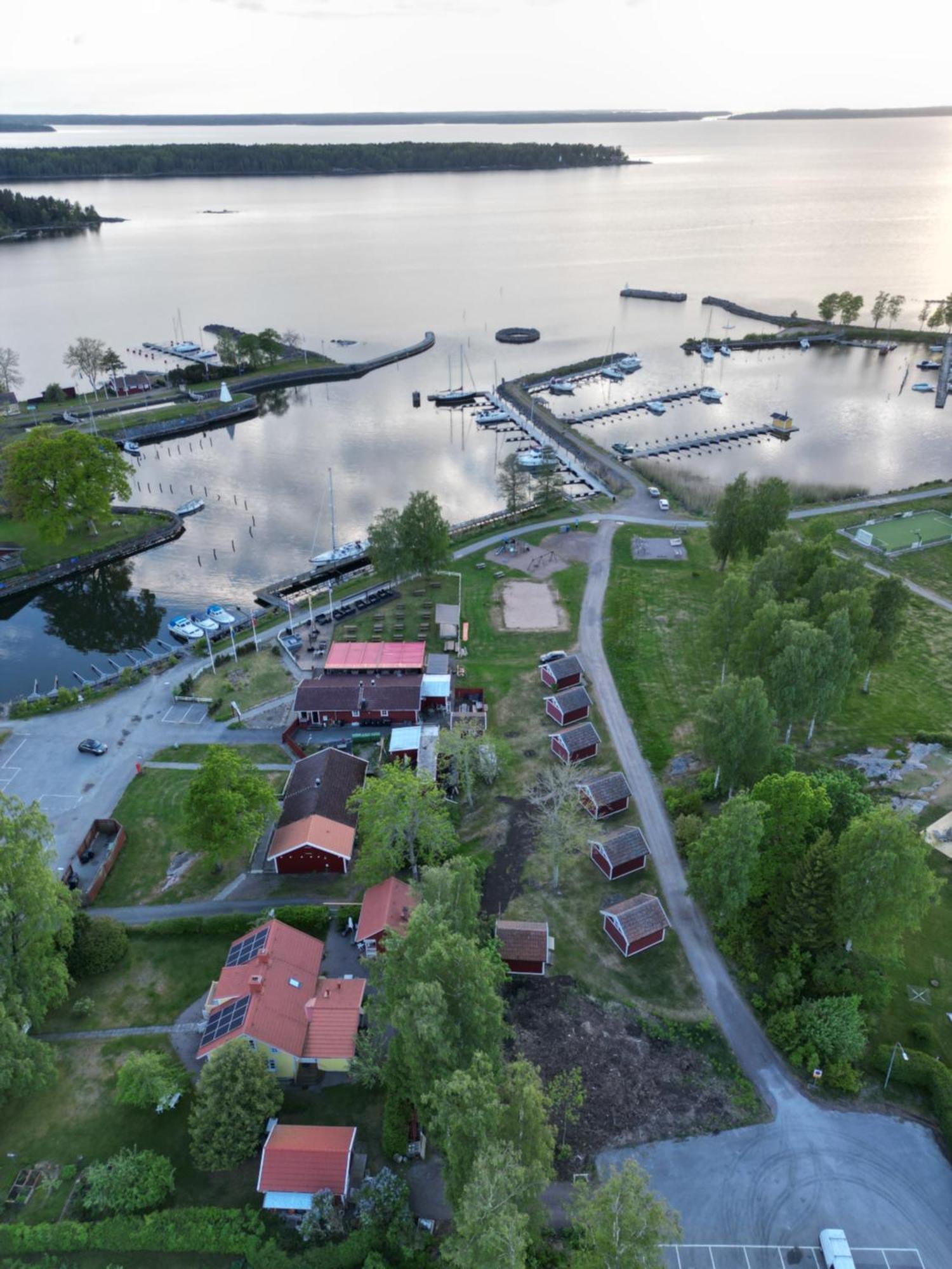 Kanalkrogen Stugor Sjötorp Esterno foto
